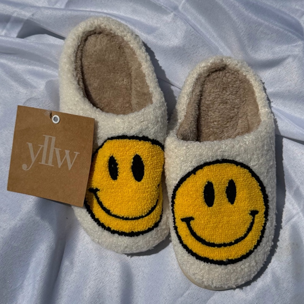 NWT Yellow the Label Smiley Slippers 37-38